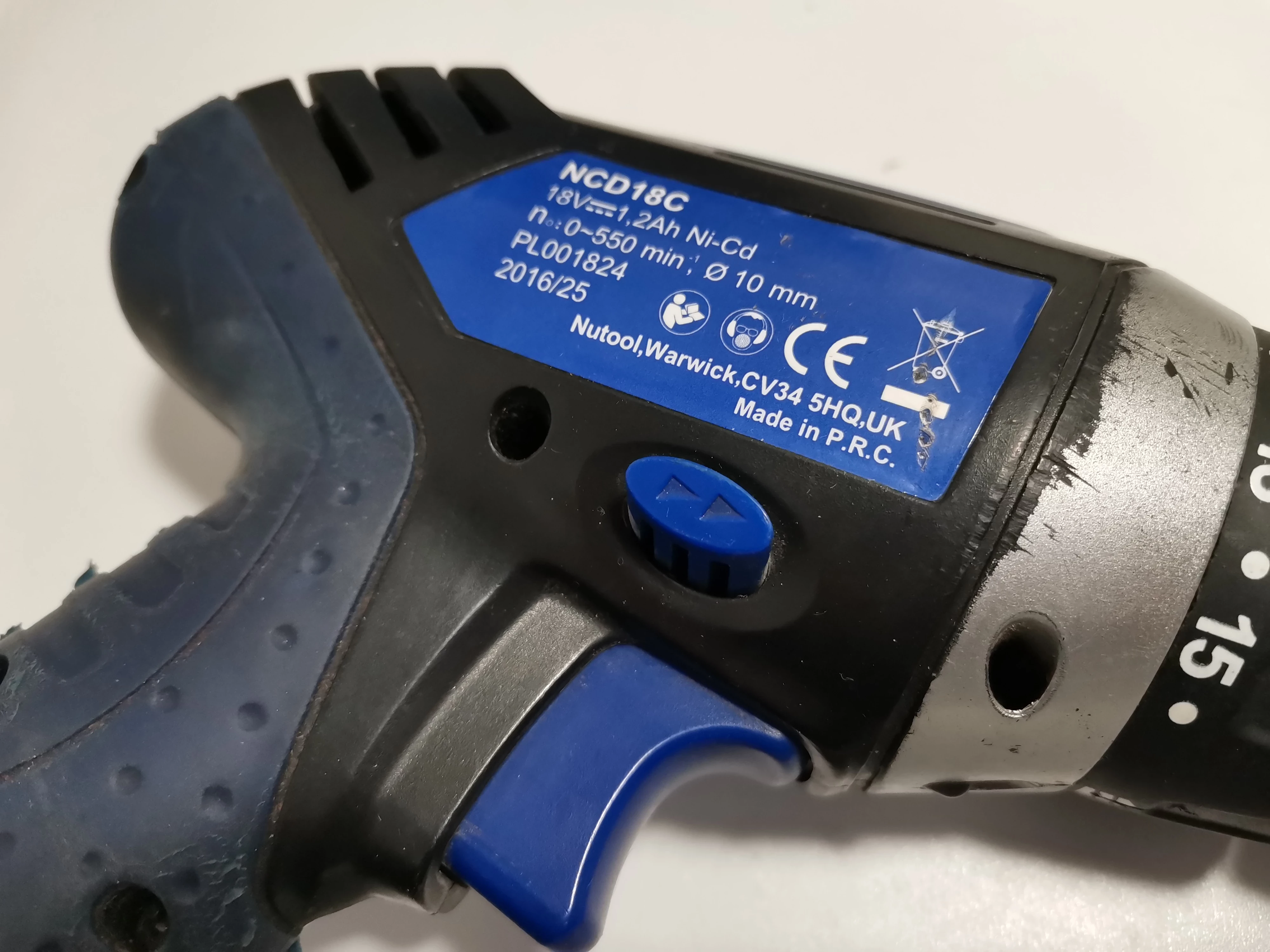 wkretarka-nutool-ncd18c-zasilanie-akumulatorowe