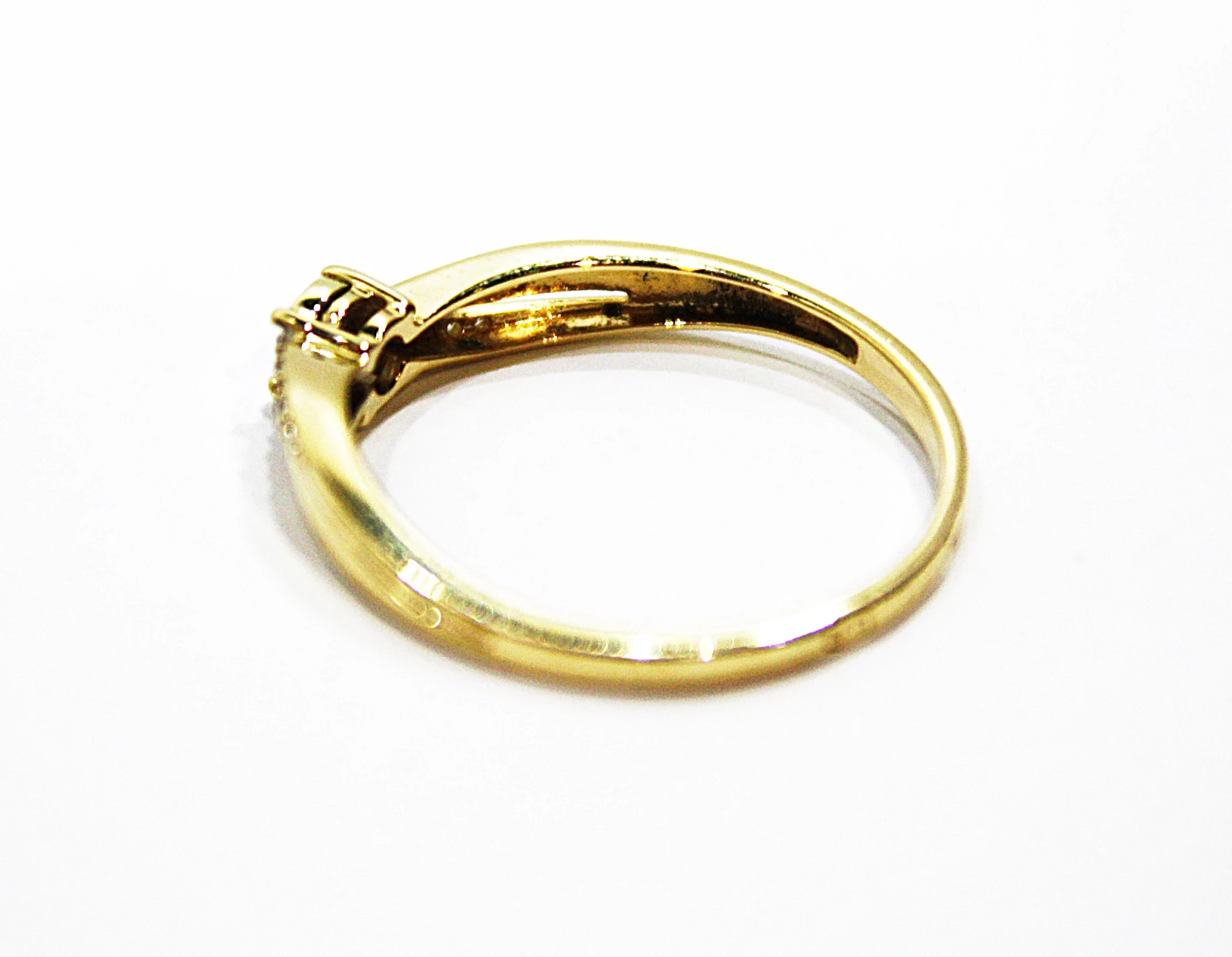 zloty-pierscionek-z-brylantami-375-140g-r-13-rozmiarsrednica-wew-mm-372-13