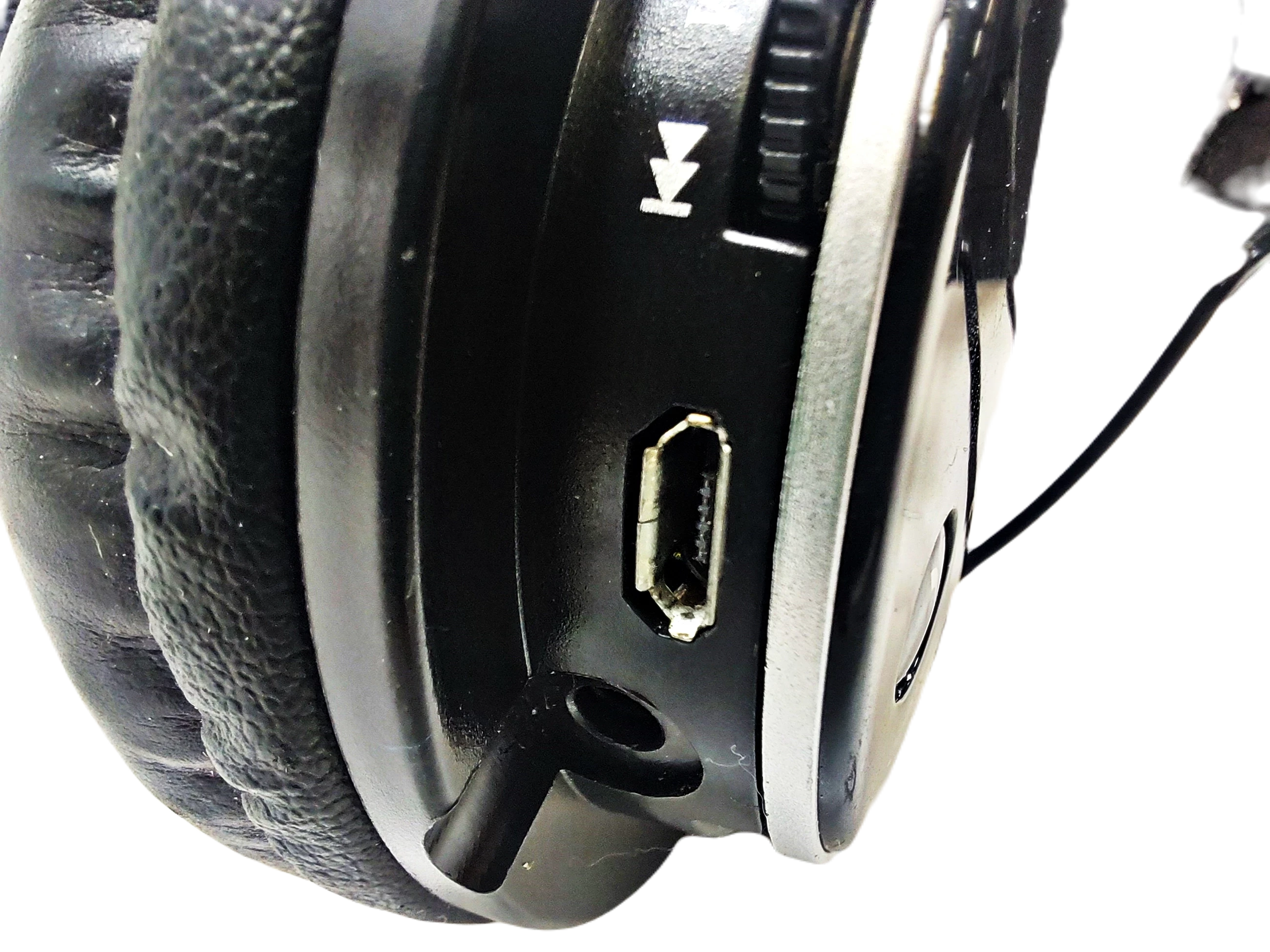 nauszne-sluchawki-bezprzewodowe-noname-czarne-kolor-dominujacy-129357-5