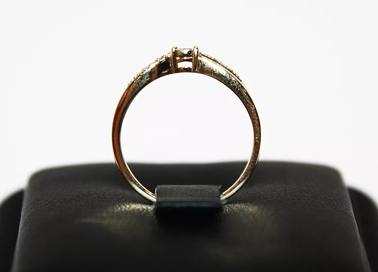 zloty-pierscionek-z-brylantami-375-140g-r-13-stan-11323-2