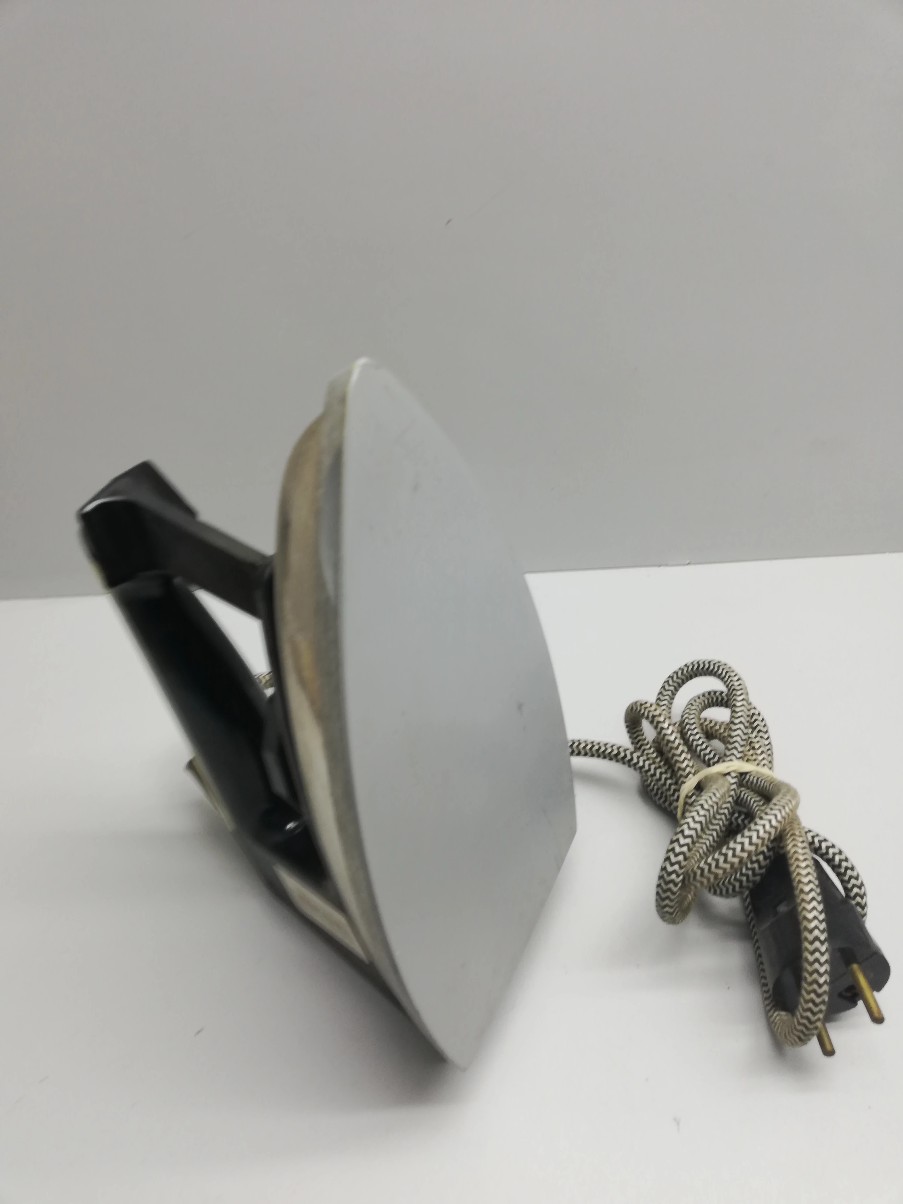 zelazko-czarne-prl-moc-1000