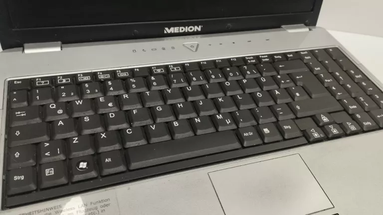 LAPTOP MEDION MD96640 3GB/INTELCORE2DUO/WIN8/250G