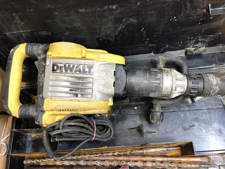 DEWALT D25902K MŁOT WYBURZENIOWY SDS-MAX 19J