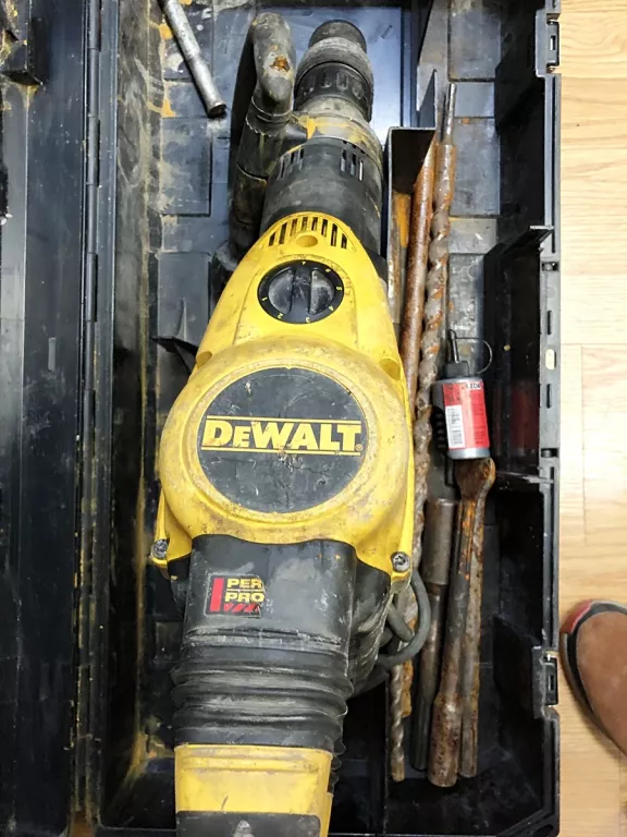 DEWALT D25902K MŁOT WYBURZENIOWY SDS-MAX 19J