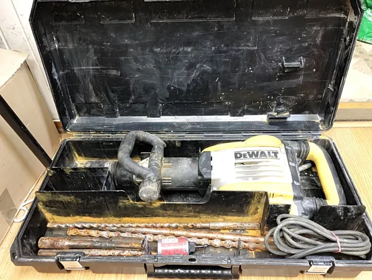 DEWALT D25902K MŁOT WYBURZENIOWY SDS-MAX 19J