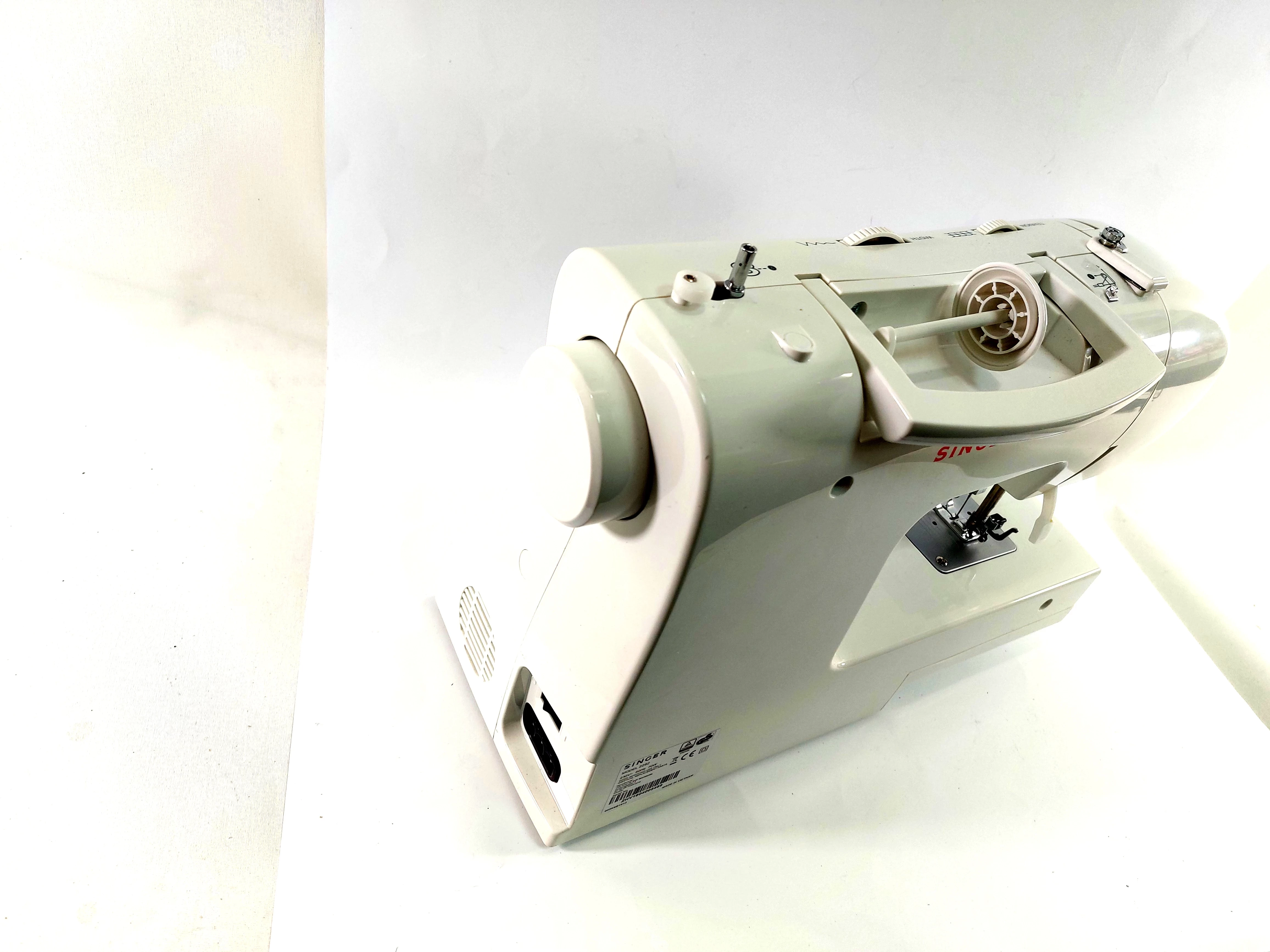 niezawodna-maszyna-do-szycia-singer-2282-model-tradition-2282