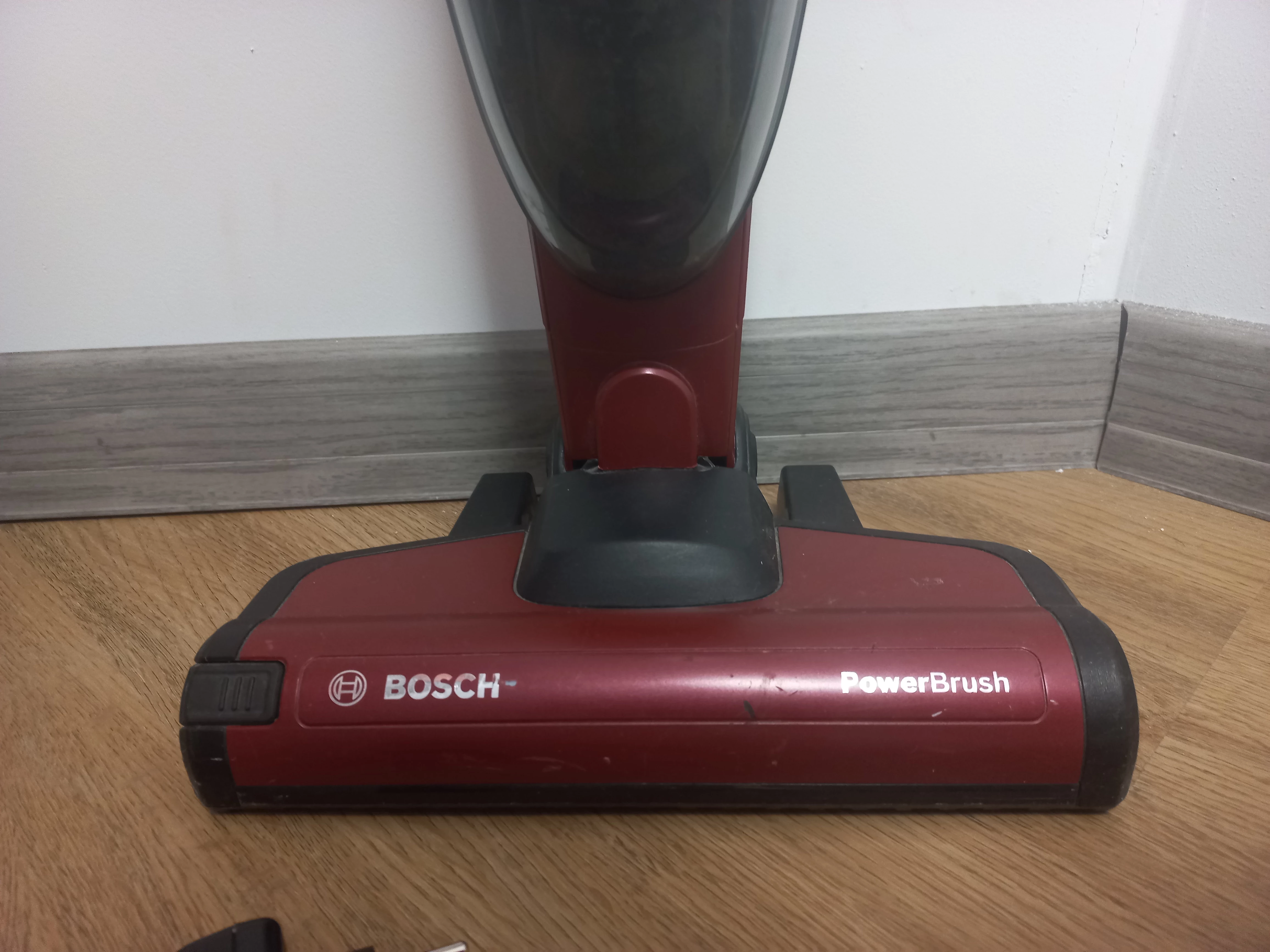 odkurzacz-pionowy-bosch-readyyy-144-v-bbh2p14l-zasilanie-akumulatorowe