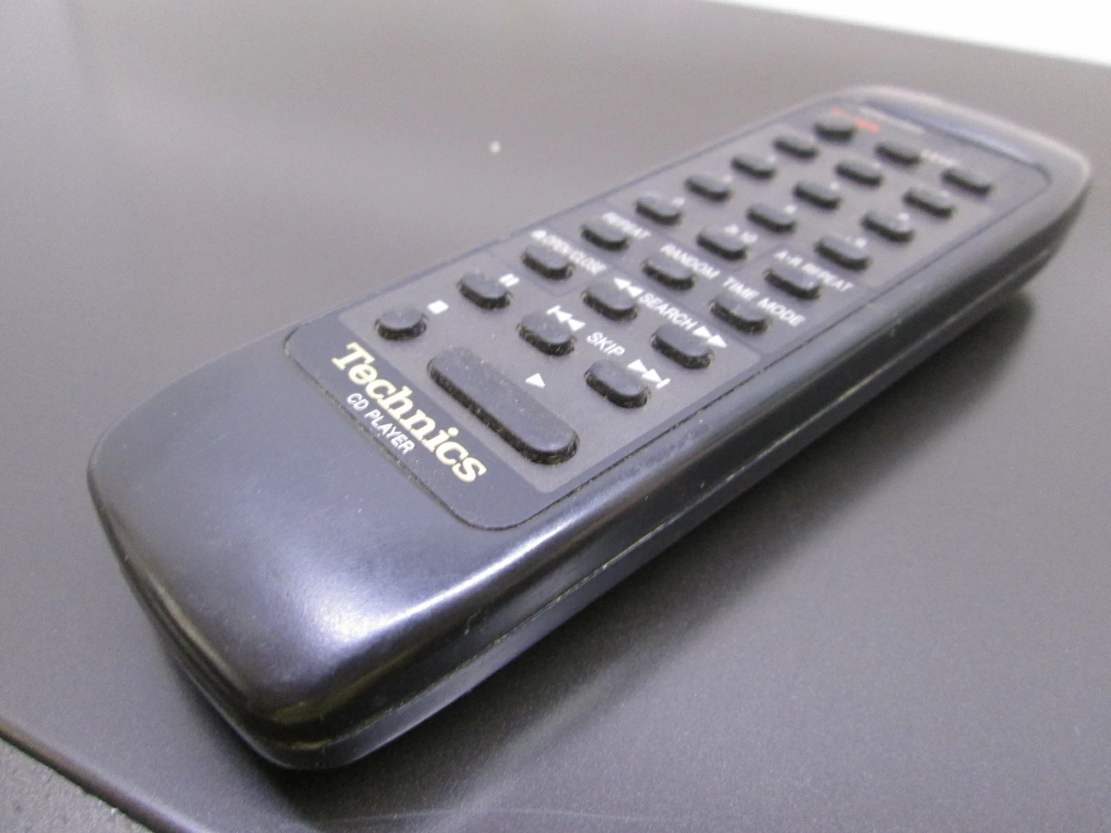 odtwarzacz-cd-technics-sl-pg490-czarny-pilot-model-sl-pg490