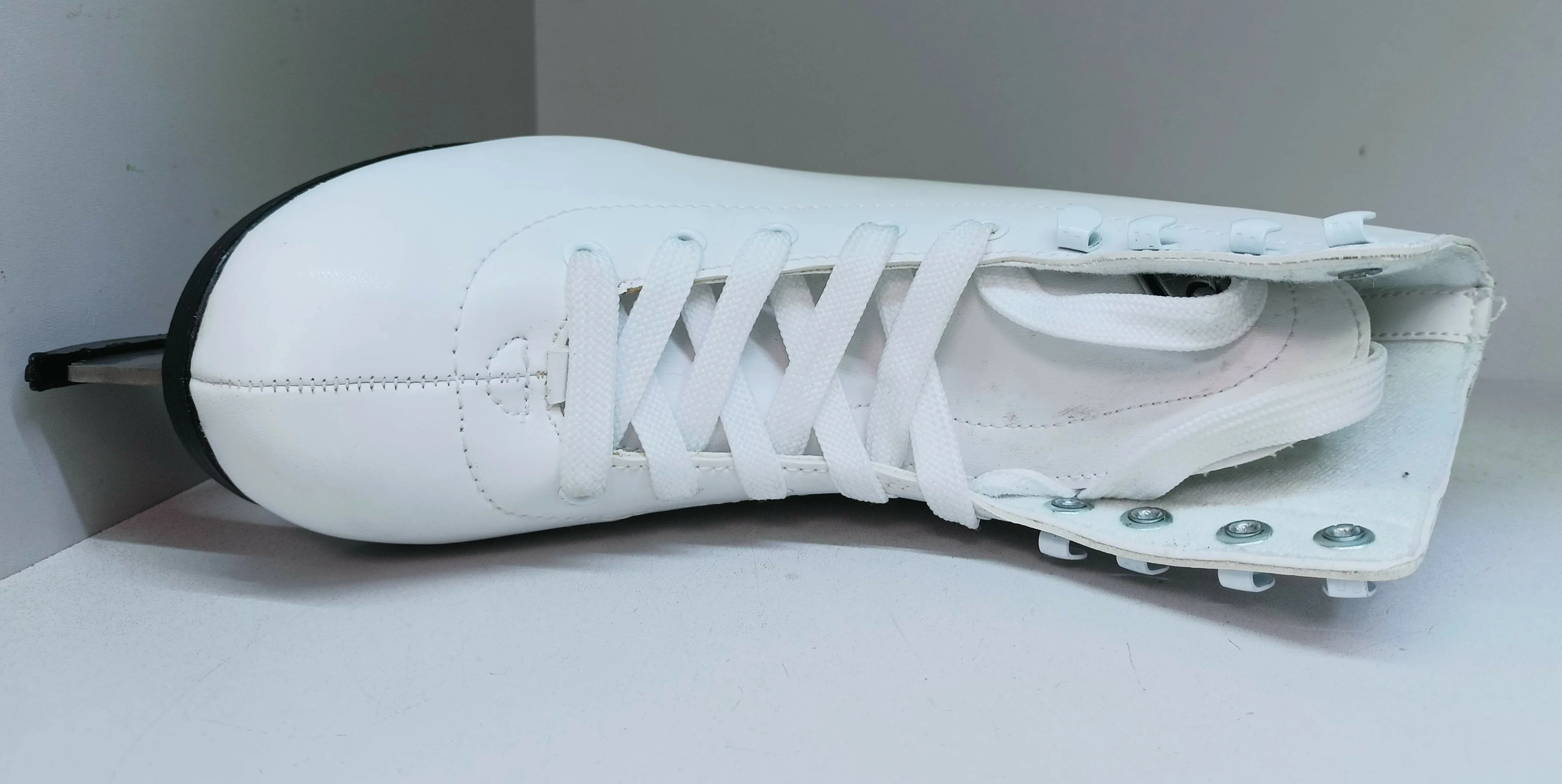 lyzwy-figurowe-r37-tesco-czytaj-rozmiar-37