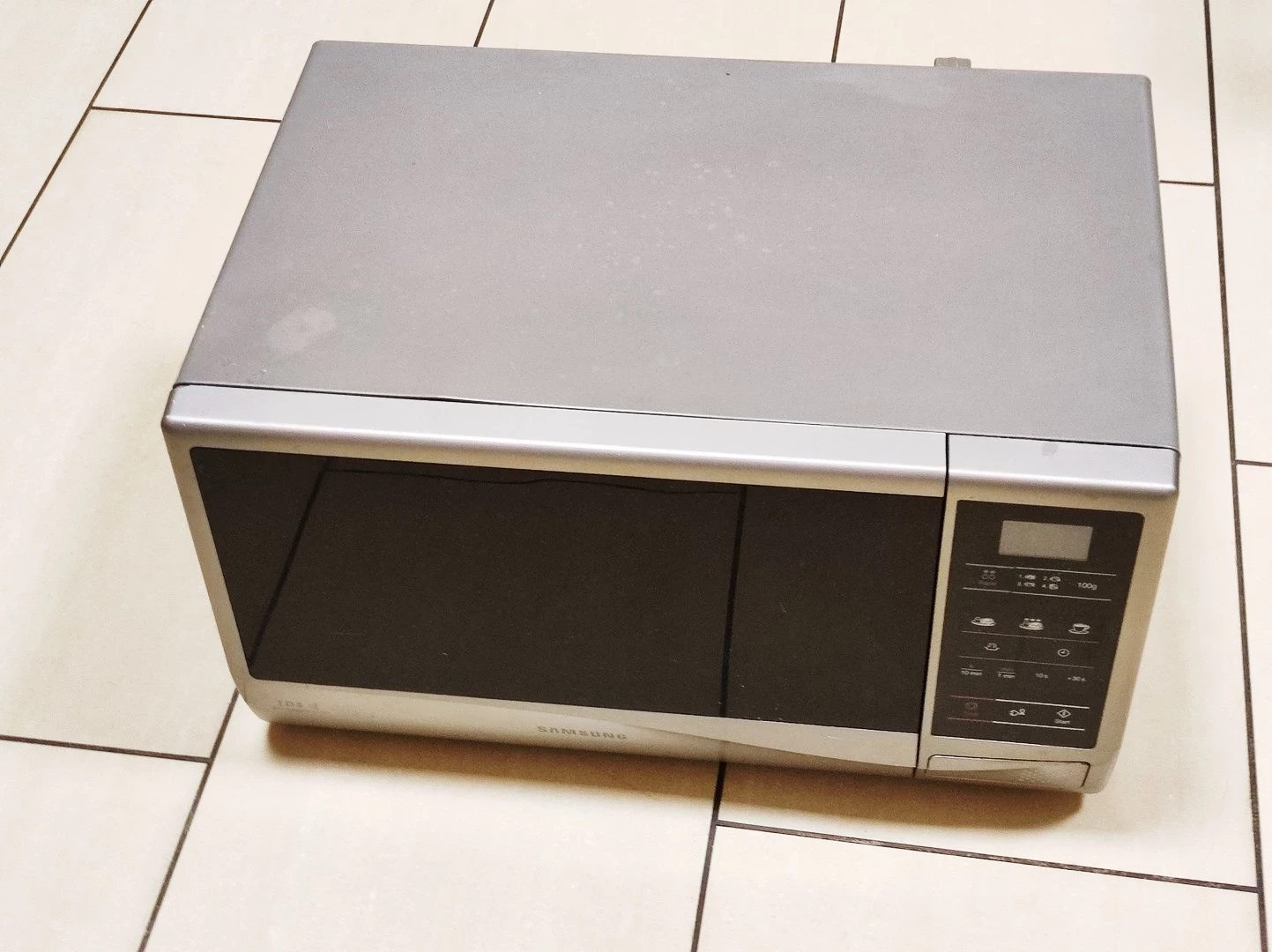 mikrofala-samsung-me732k-kolor-dominujacy-srebrnyszary