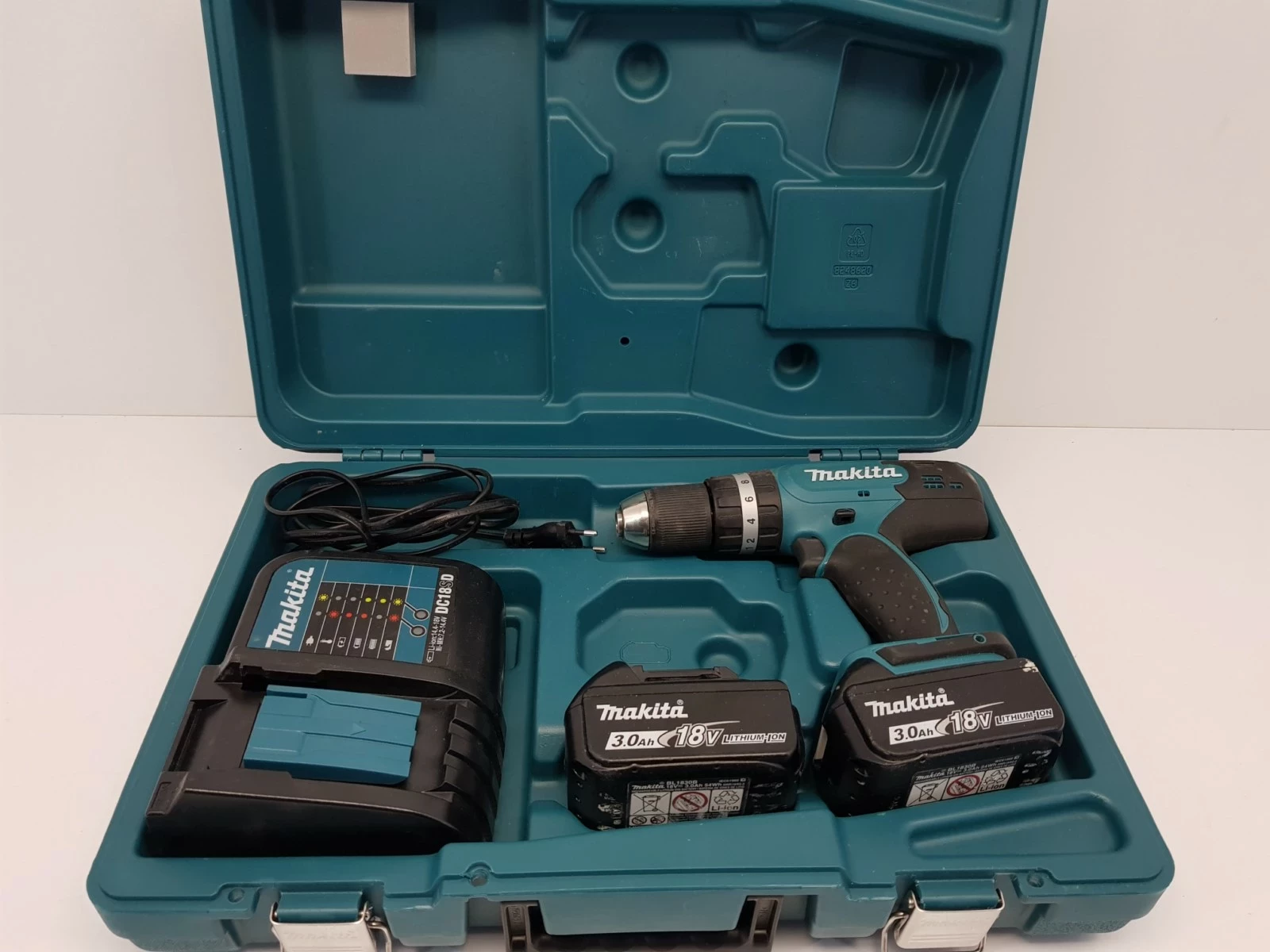 wiertarko-wkretarka-makita-dhp453-dwa-aku-zasilanie-akumulatorowe