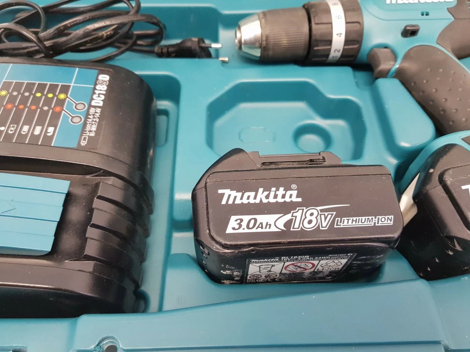 wiertarko-wkretarka-makita-dhp453-dwa-aku-napiecie-v-18-v