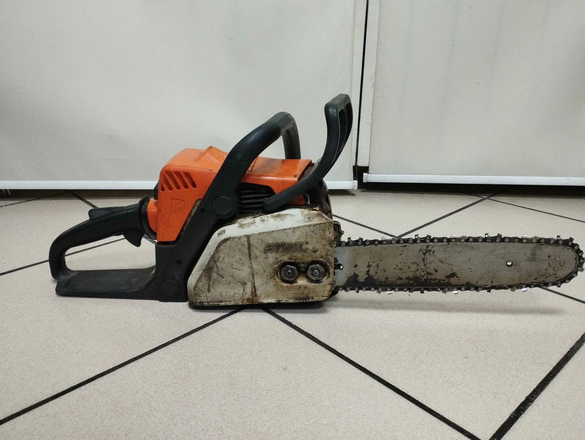 pila-spalinowa-stihl-ms-170-opis-zasilanie-spalinowe