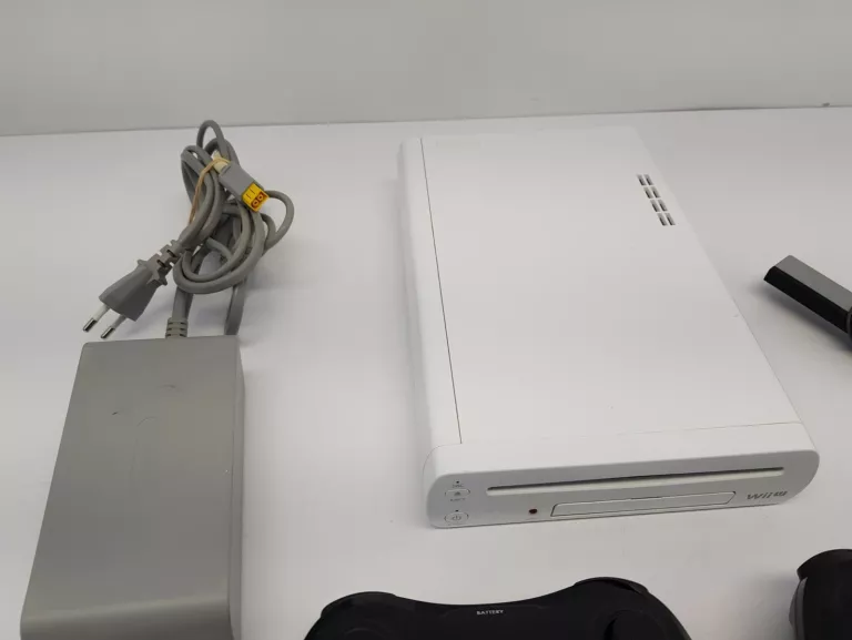 KONSOLA NINTENDO WII U 8GB DWA PADY