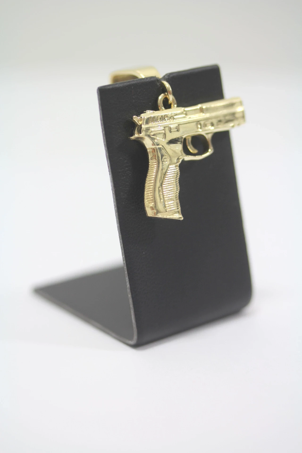 zlota-zawieszka-pistolet-585-1257g-ean-gtin-4374105974389