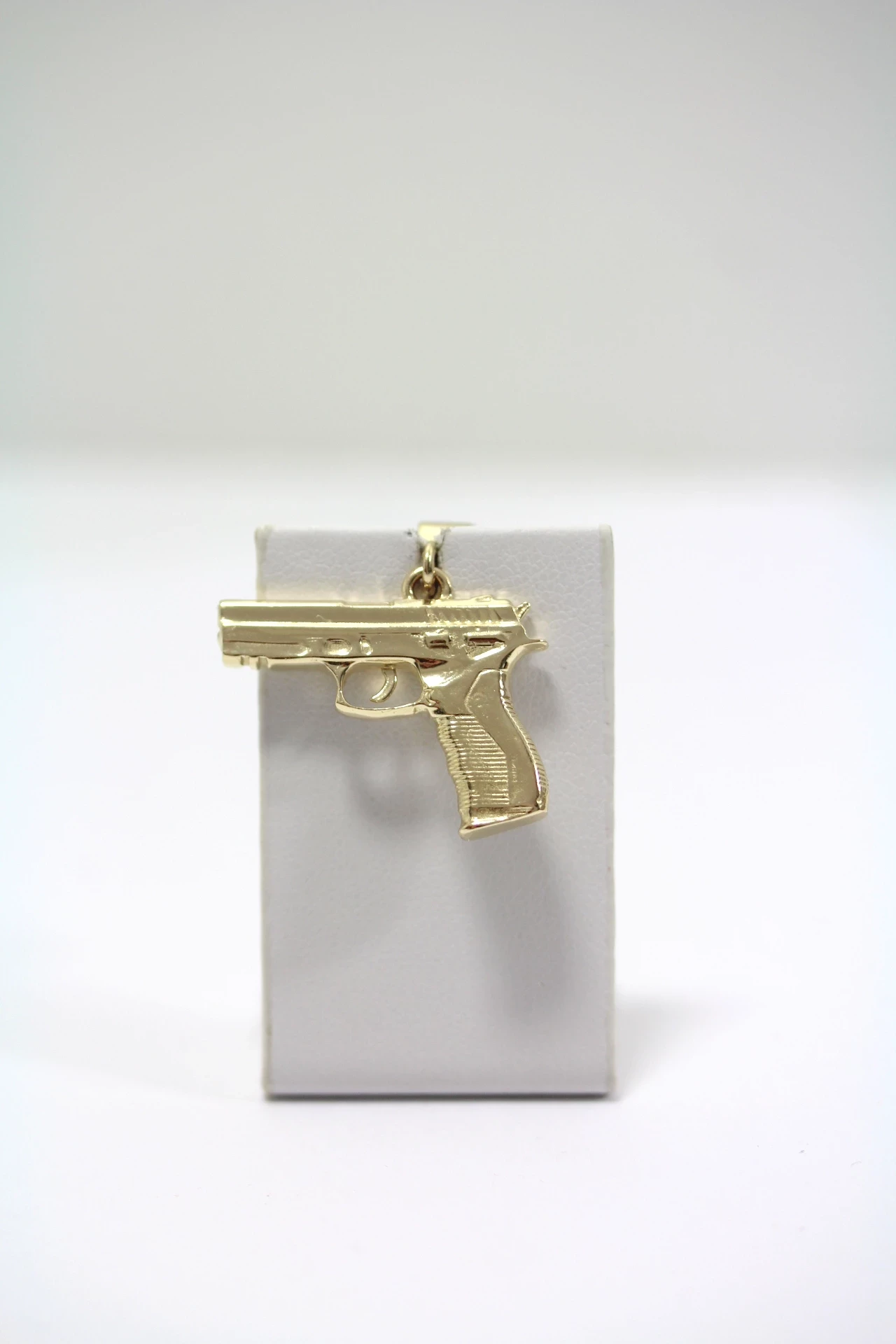 zlota-zawieszka-pistolet-585-1257g-stan-uzywany