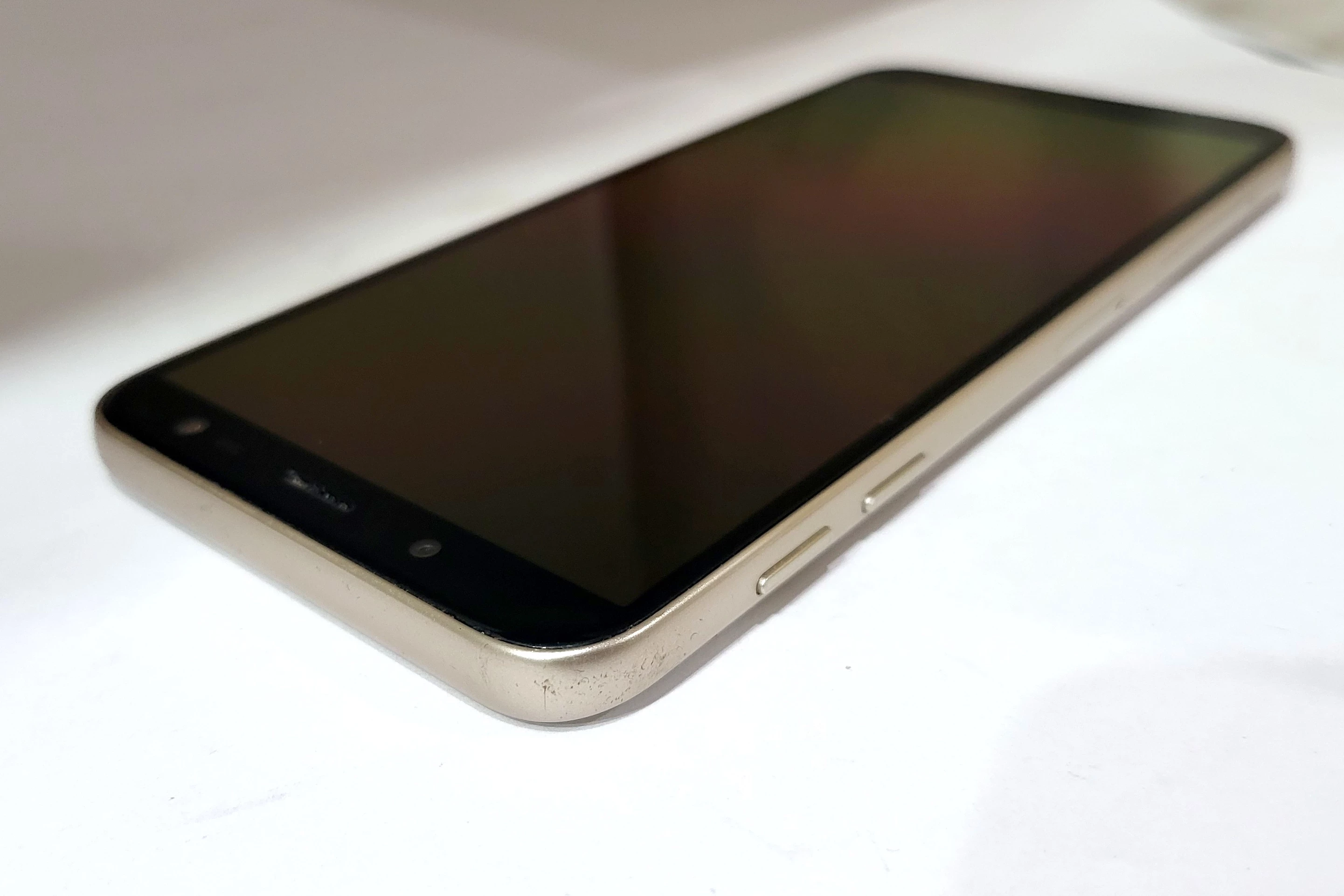 telefon-samsung-galaxy-j6-kolor-zloty