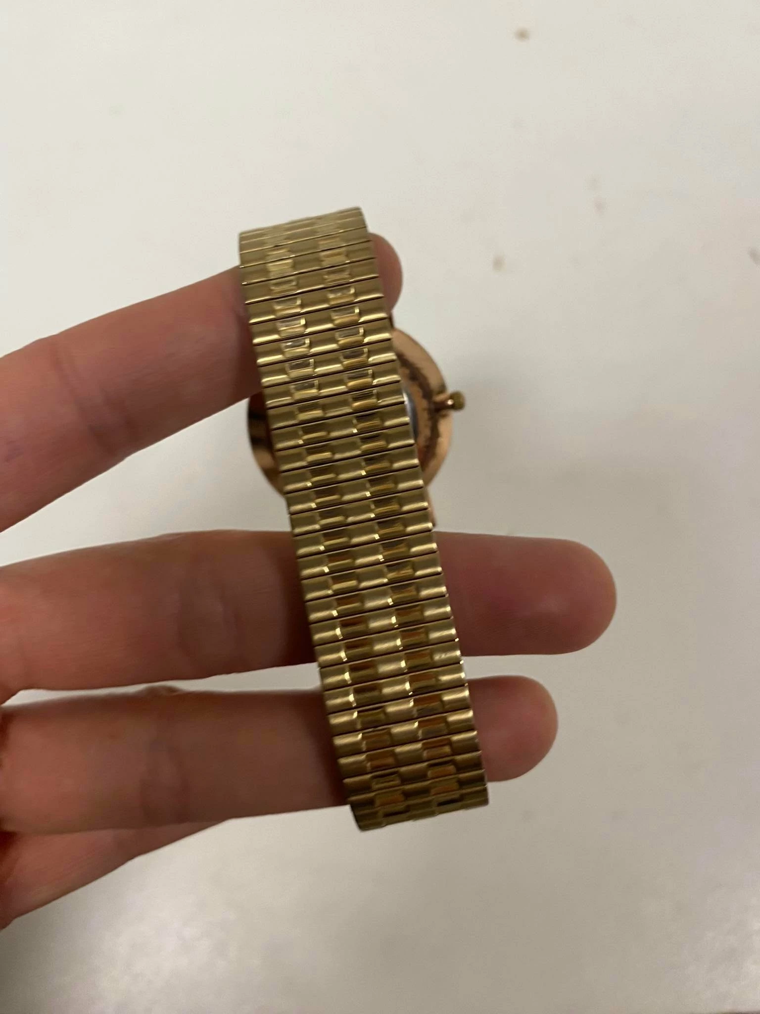 zegarek-damski-na-gumce-stan-uzywany