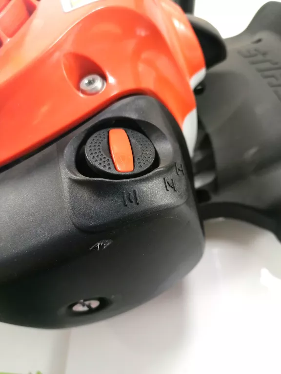 NOŻYCE STIHL HS 82R