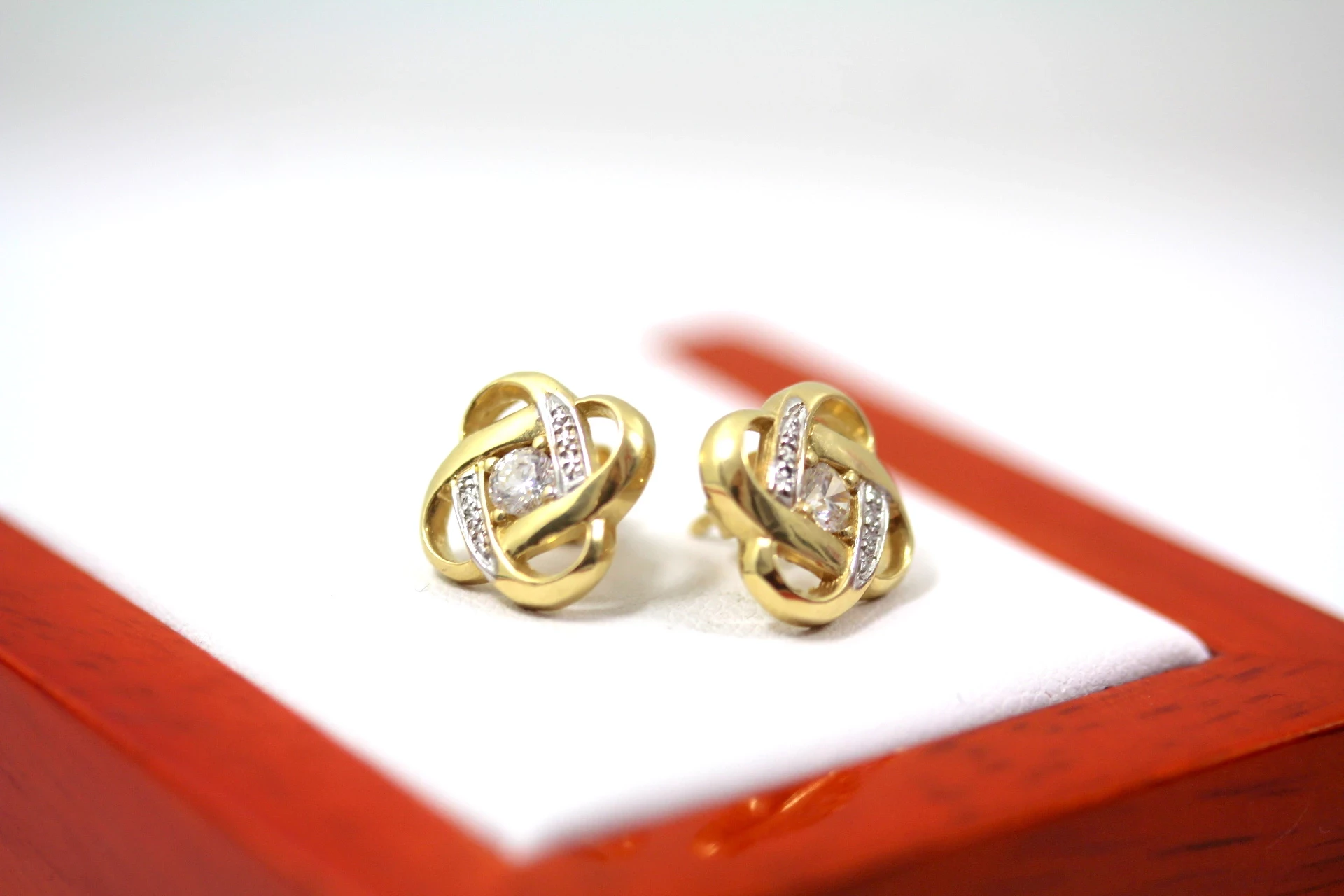 sliczne-nowe-zlote-kolczyki-cyrkonia-p-585-g-370-aleje-jerozolimskie-33-warszawa-boonum