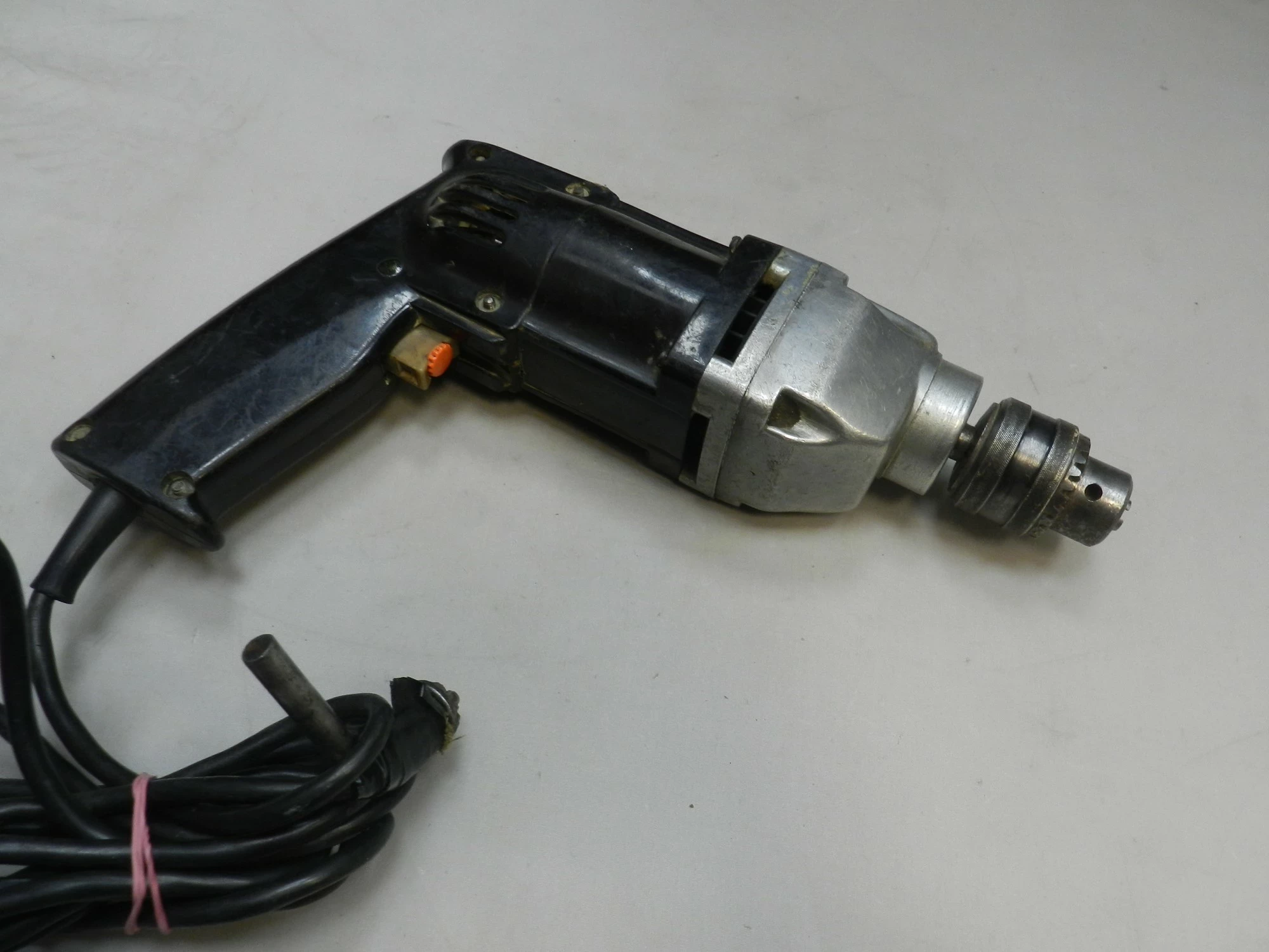 stara-rosyjska-wiertarka-rodzaj-bezudarowa