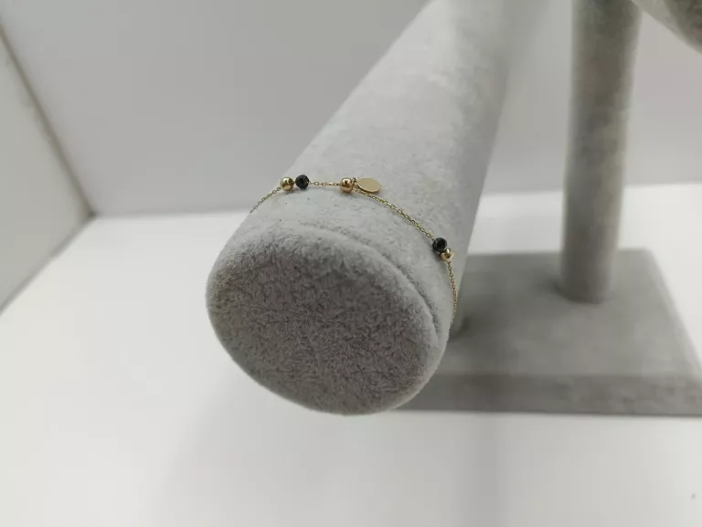 bransoletka-z-czarnymi-kamieniami-i-kulkami-opis-material-zloto