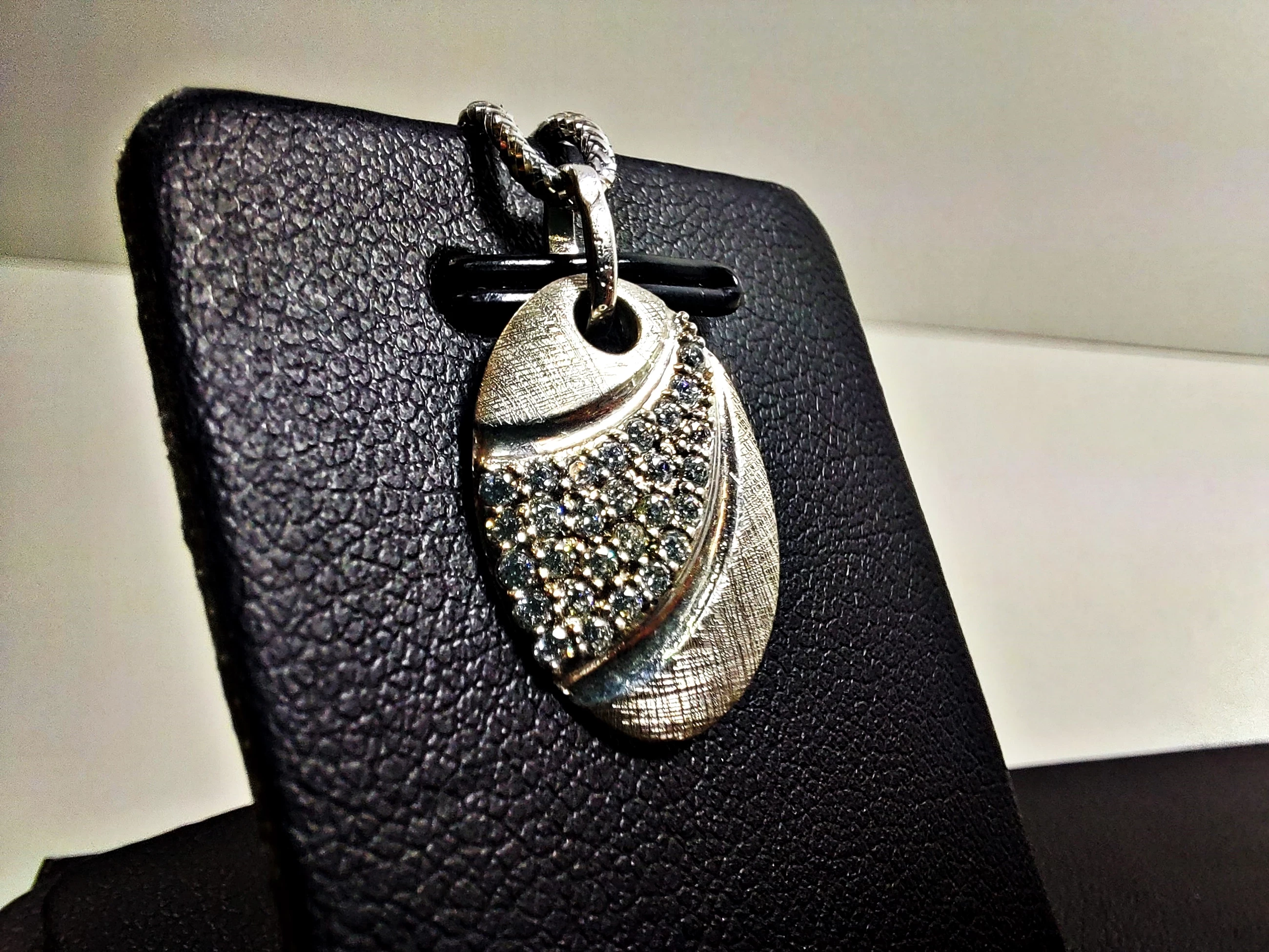 delikatna-owalna-zawieszka-19g-srebro-925-material-15835-4