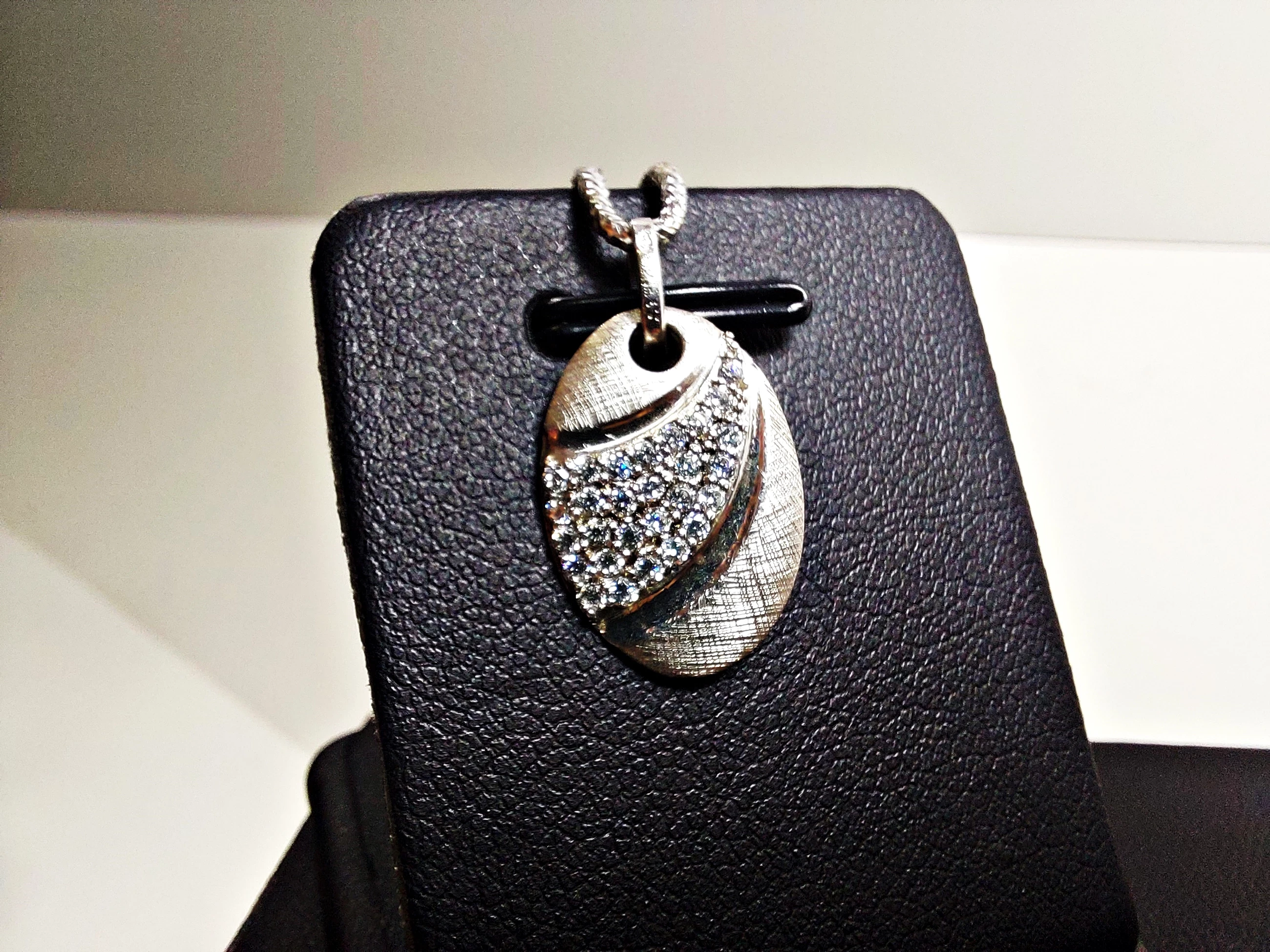 delikatna-owalna-zawieszka-19g-srebro-925-ean-gtin-725691040325