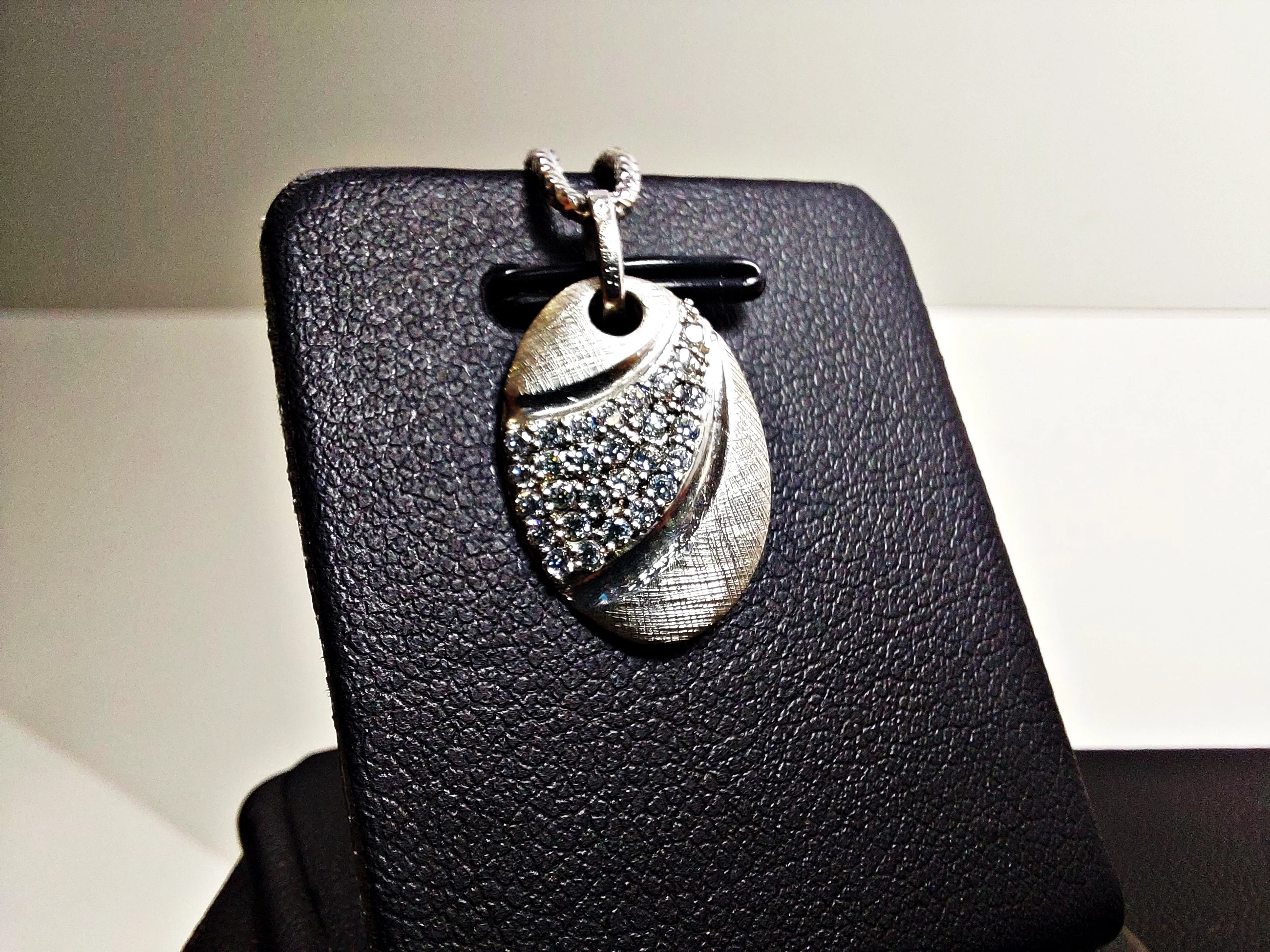 delikatna-owalna-zawieszka-19g-srebro-925-stan-11323-2