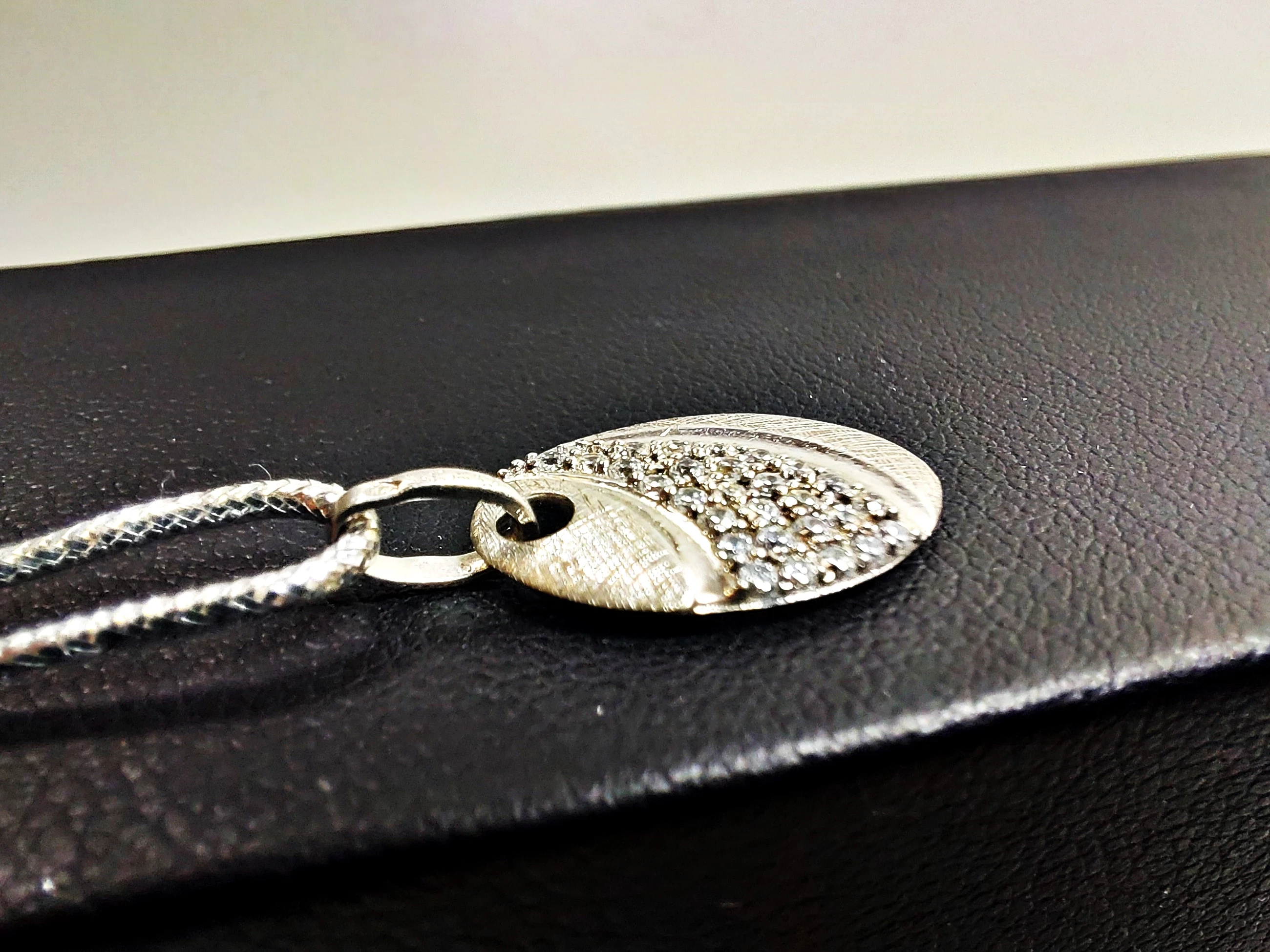 delikatna-owalna-zawieszka-19g-srebro-925-kamien-17088-128