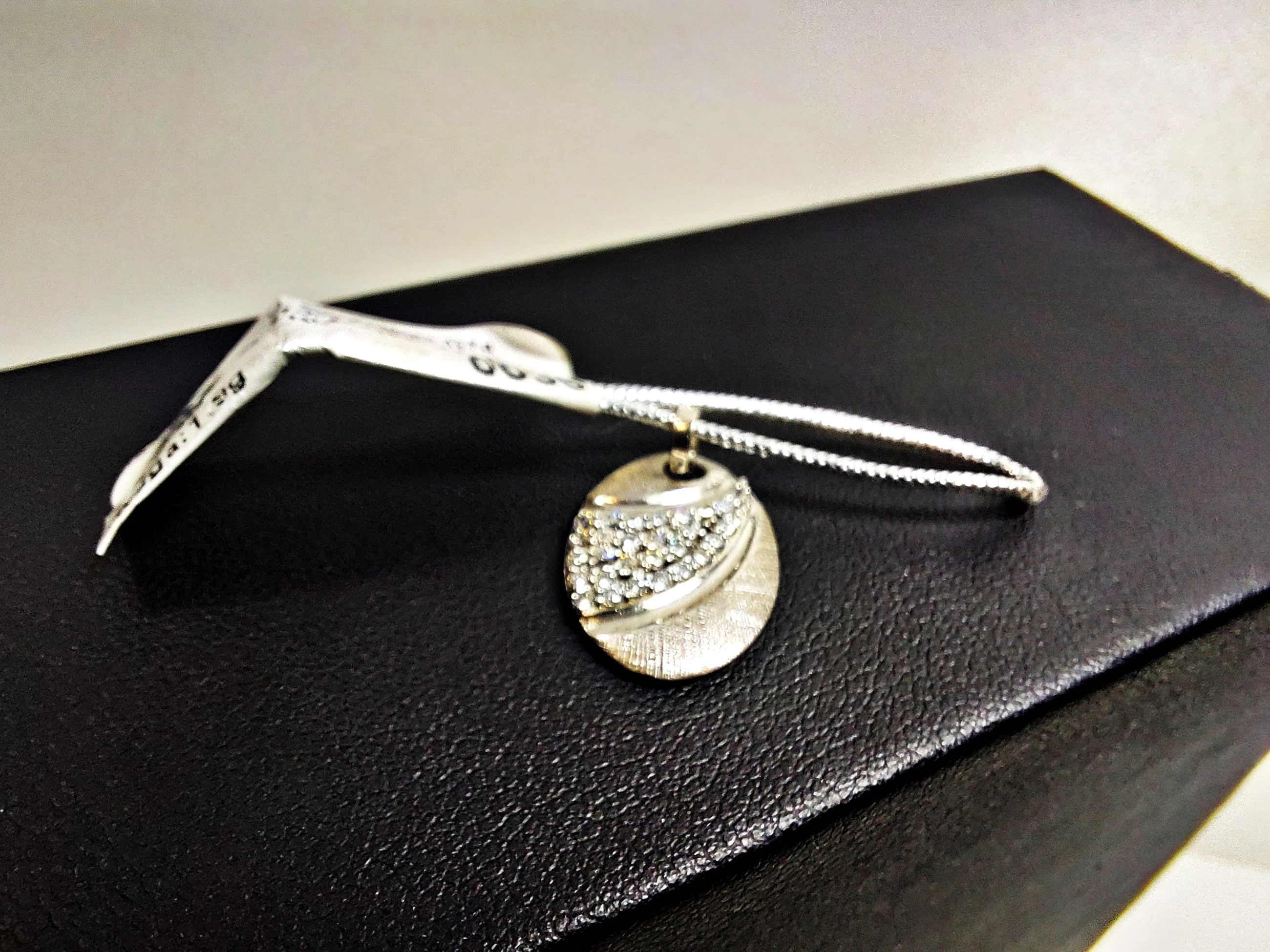 delikatna-owalna-zawieszka-19g-srebro-925-motyw-129129-246990