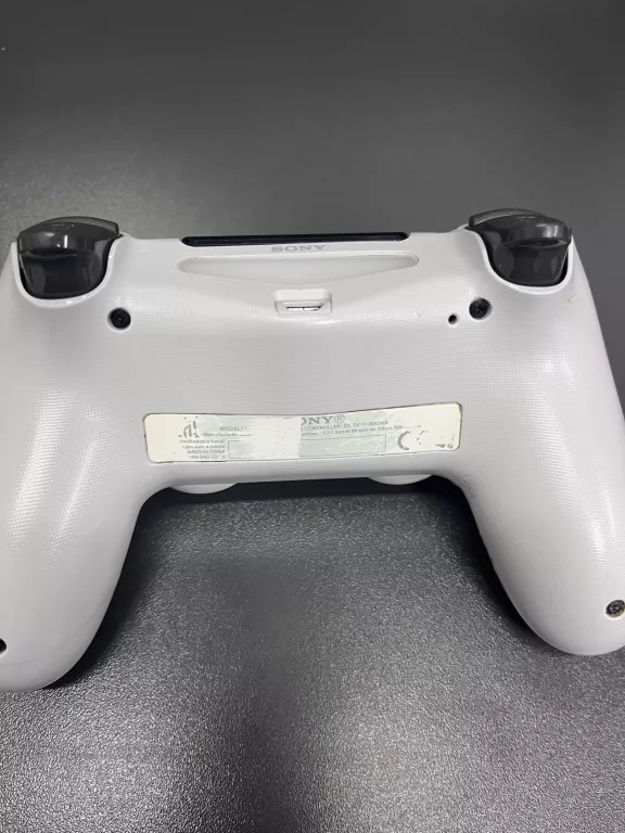 pad-ps4-bialy-stan-uzywany