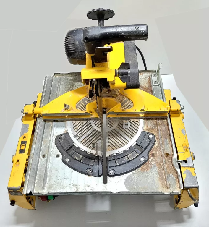 PILARKA STOŁOWA UKOŚNICA DEWALT DW743