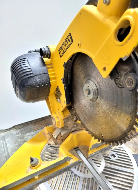 PILARKA STOŁOWA UKOŚNICA DEWALT DW743