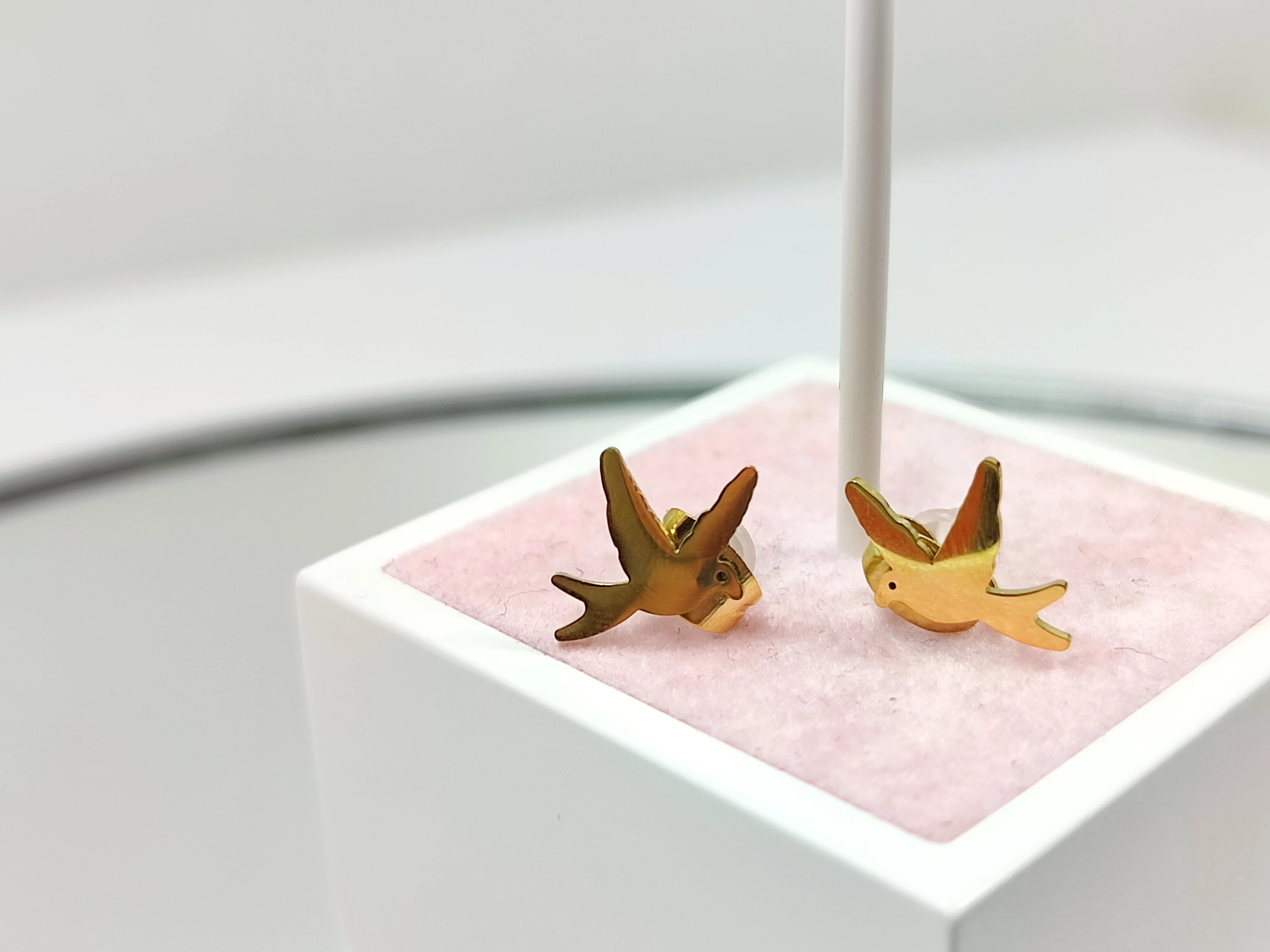 pozlacane-jaskolki-ze-stali-szlachetnej-stan-11323-2