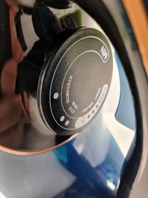 ŻELAZKO GÖTZE & JENSEN IG750 3000 W