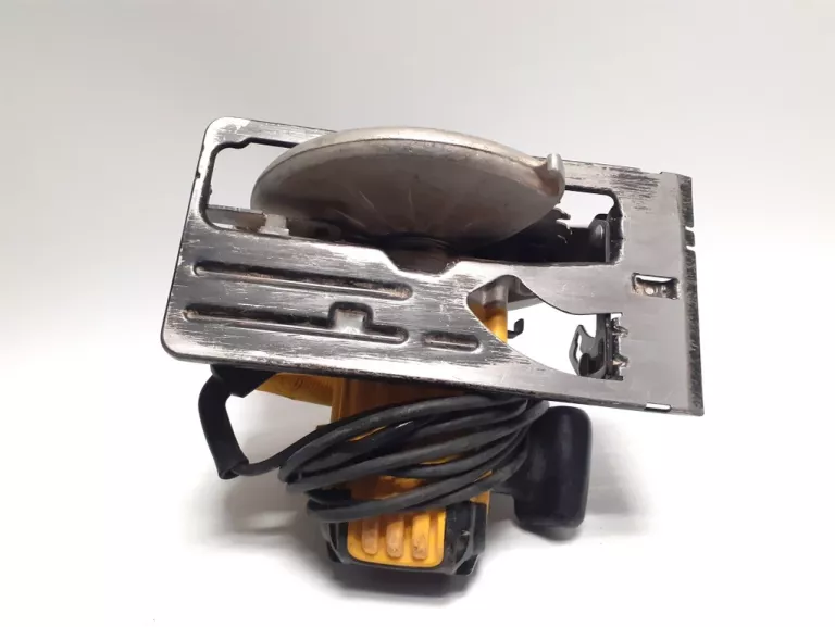 PIŁA TARCZOWA DEWALT DWE 560