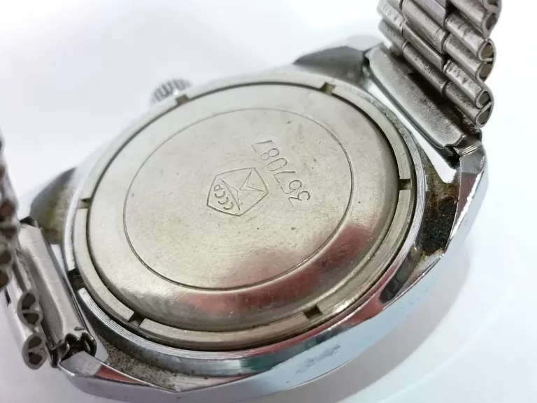 zegarek-zaba-24-kamienie-ksztalt-koperty-okragla