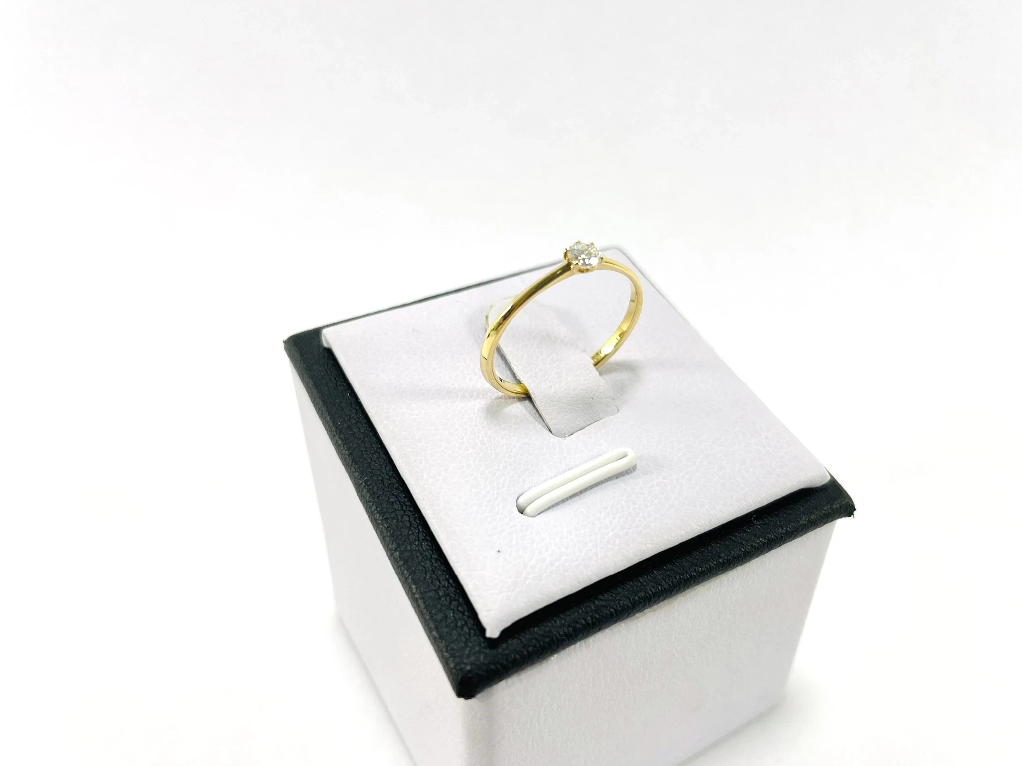 zloty-750-pierscionek-z-brylantem-013ct-rozmiar-14-certyfikat-diament-ean-gtin-5905369282355