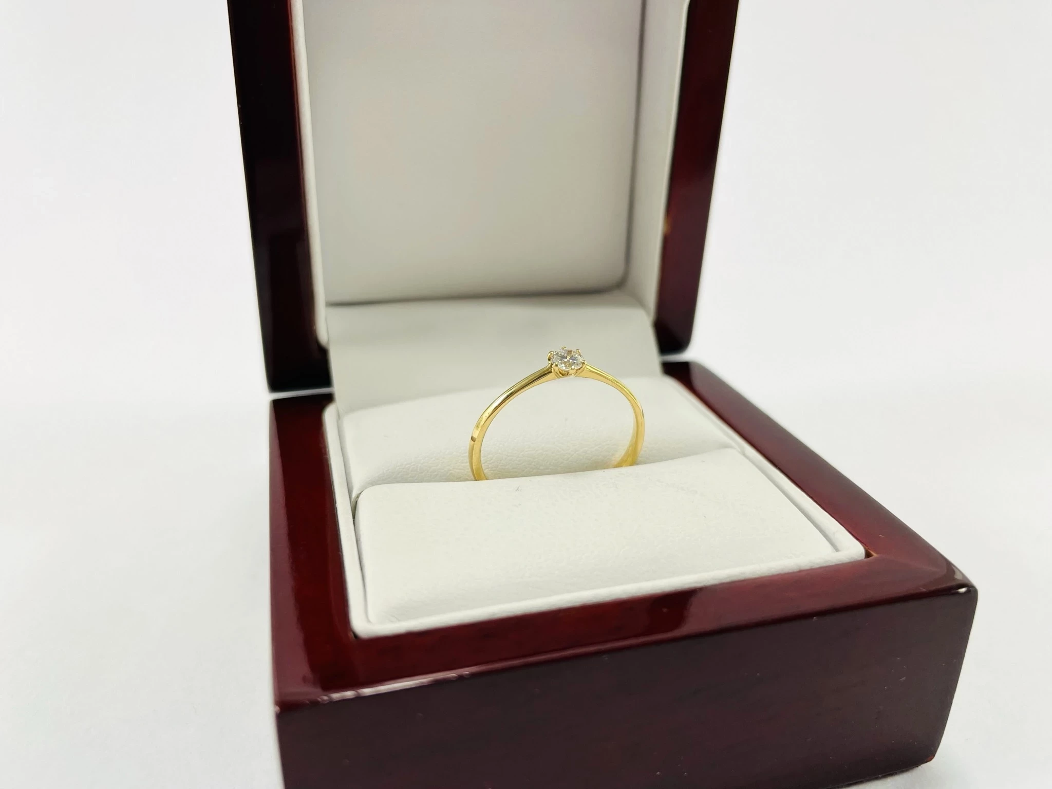 zloty-750-pierscionek-z-brylantem-013ct-rozmiar-14-certyfikat-diament-proba-zlota-206646-228242