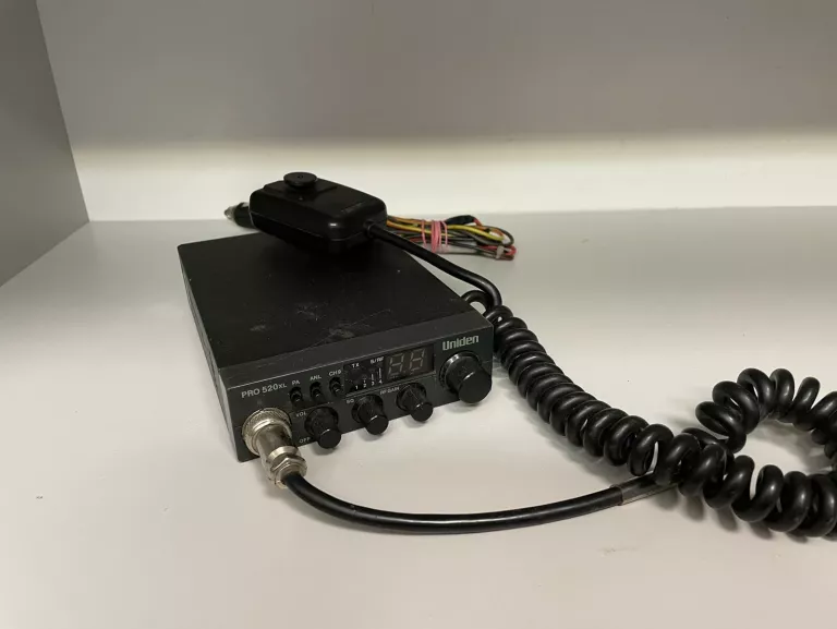 CB RADIO UNIDEN PRO 520XL + ANTENA SIRIO