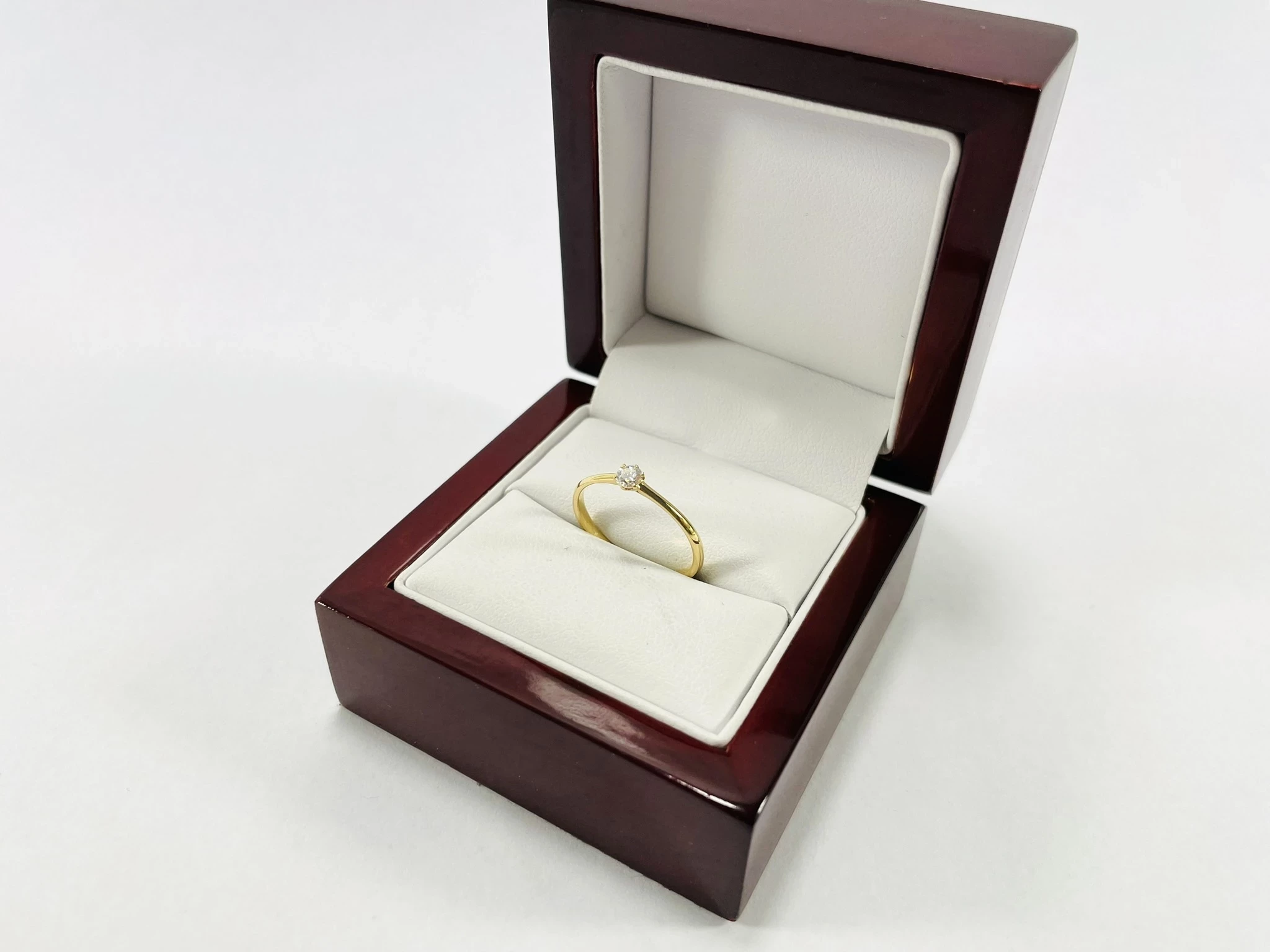 zloty-750-pierscionek-z-brylantem-013ct-rozmiar-14-certyfikat-diament-cechy-207358-231606