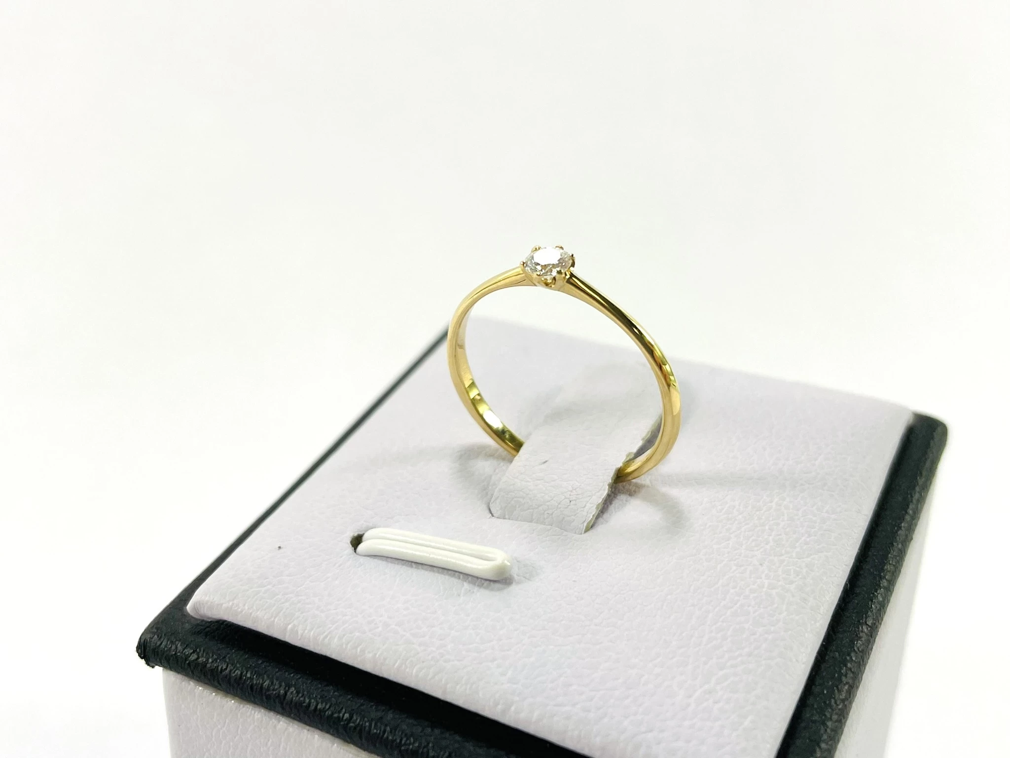 zloty-750-pierscionek-z-brylantem-013ct-rozmiar-14-certyfikat-diament-material-15835-2