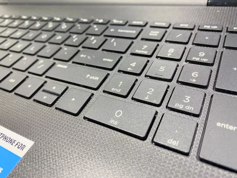 LAPTOP  HP 15-BS020WM Z ZASILACZEM I TORBĄ