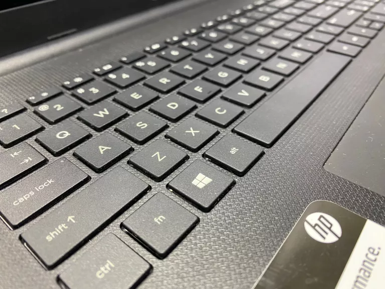 LAPTOP  HP 15-BS020WM Z ZASILACZEM I TORBĄ