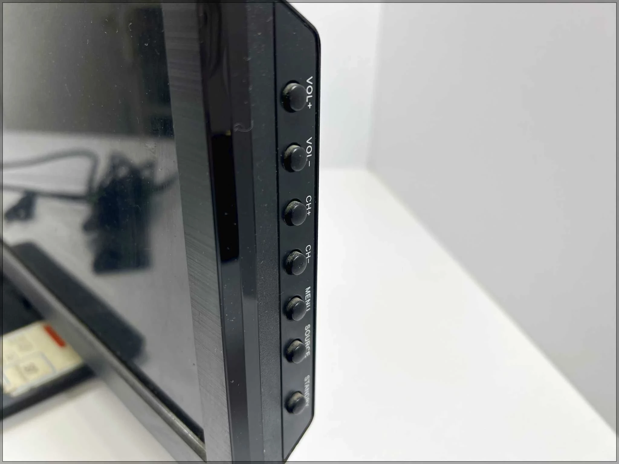 telewizor-sharp-lc-24chf4012e-przekatna-ekranu-cale-24