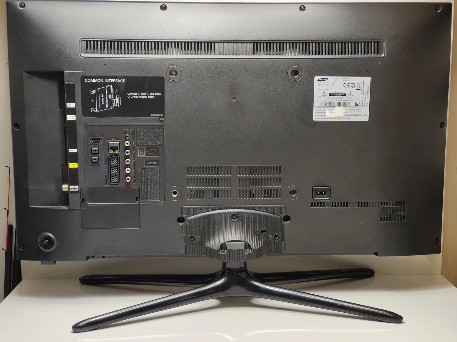 smart-tv-samsung-ue32f5500aw-32-kod-producenta-1111