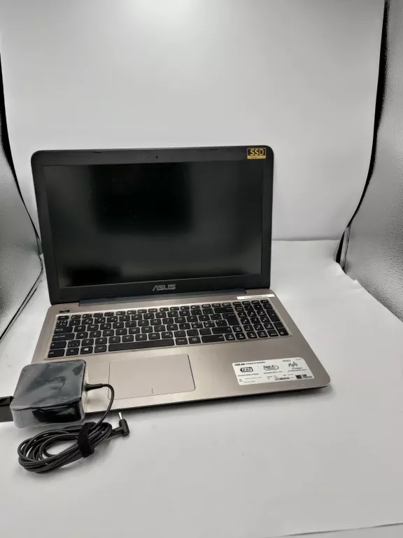 LAPTOP ASUS X556U, I5/8 GB/500GB SSD POLECAMY