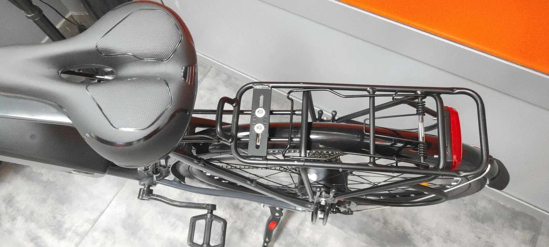 rower-elektryczny-less-bike-kolor-czarny