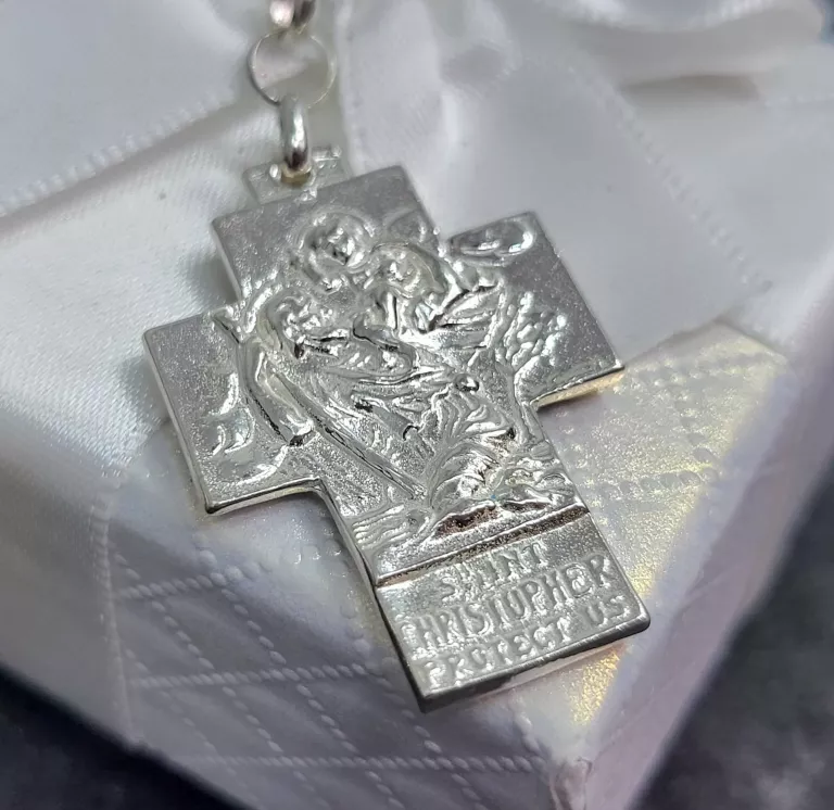 srebrny-krzyzyk-zawieszka-pr925-typ-krzyze